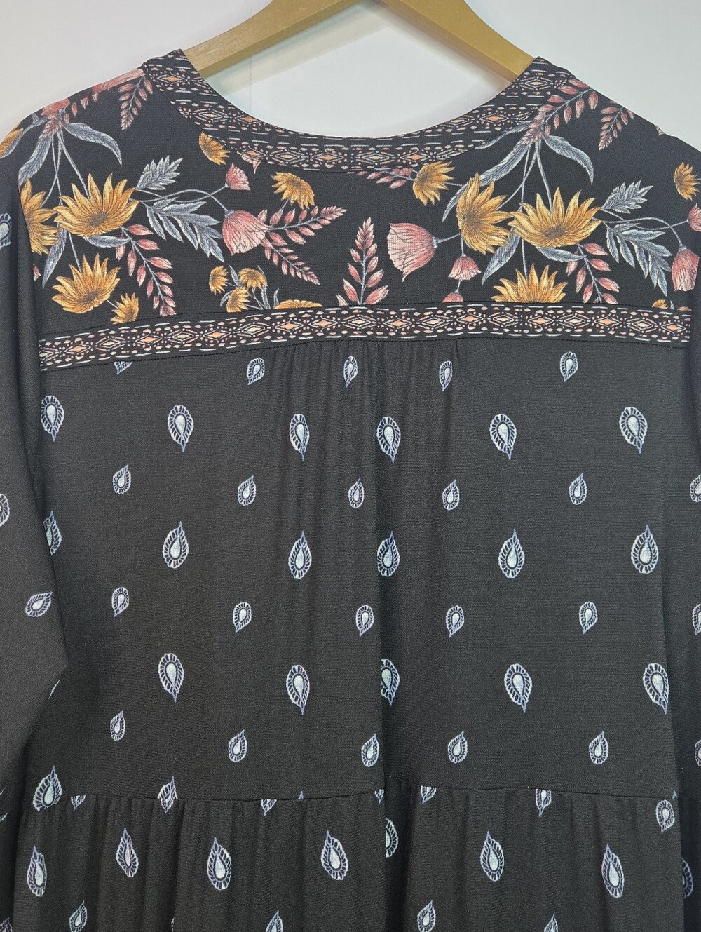 STYLE & CO Size 2X Black Floral Tiered 3/4 Sleeve V-neck Dress,  Covered Buttons - Picture 8 of 12